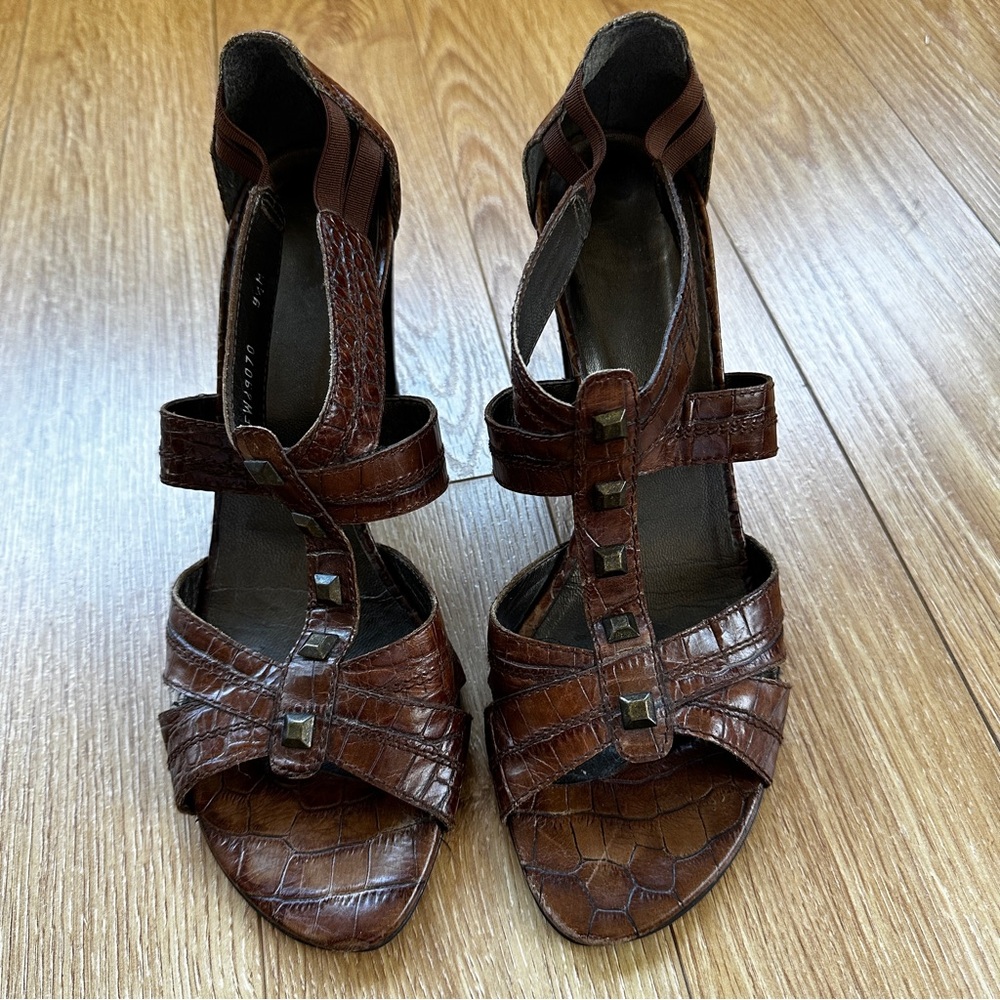 Stuart Weitzman summer heel, size 9.5. Brown alligator finish leather
